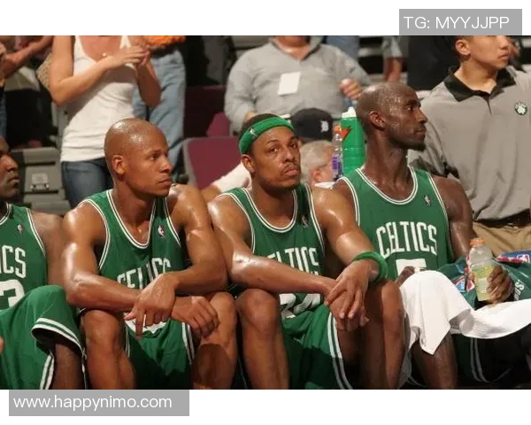 凯尔特人与汉密尔顿的激烈对决展现篮球魅力与团队精神