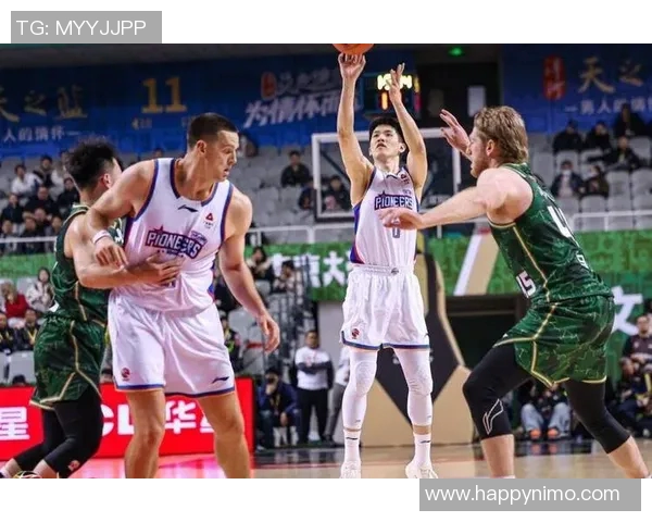 天津男篮迎战南京同曦全力争胜展现实力与团队合作精神